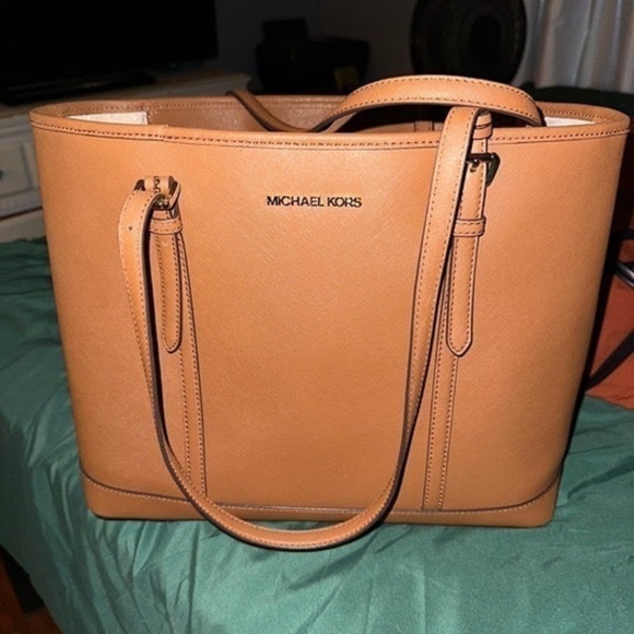 Micheal kors tote purse - Picture 1 of 3